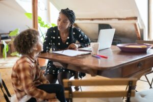 speech-therapist-assesses-a-child-who-stutters